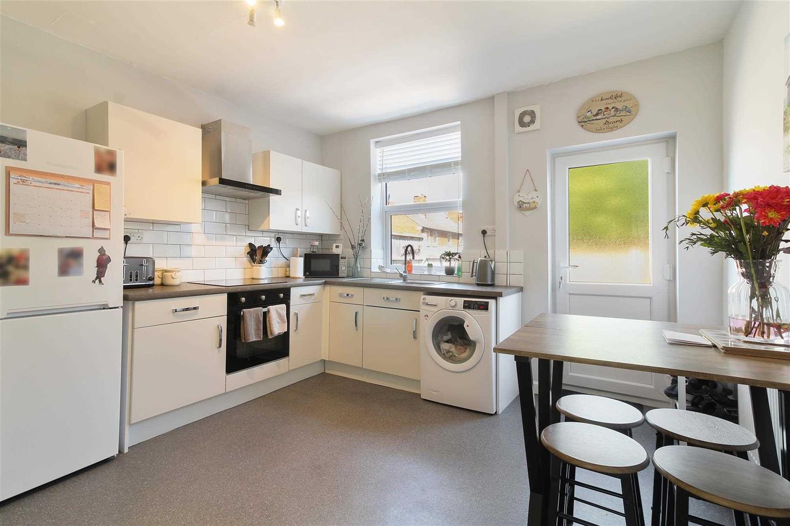 3 bed property in Chapel Road, Chesterfield